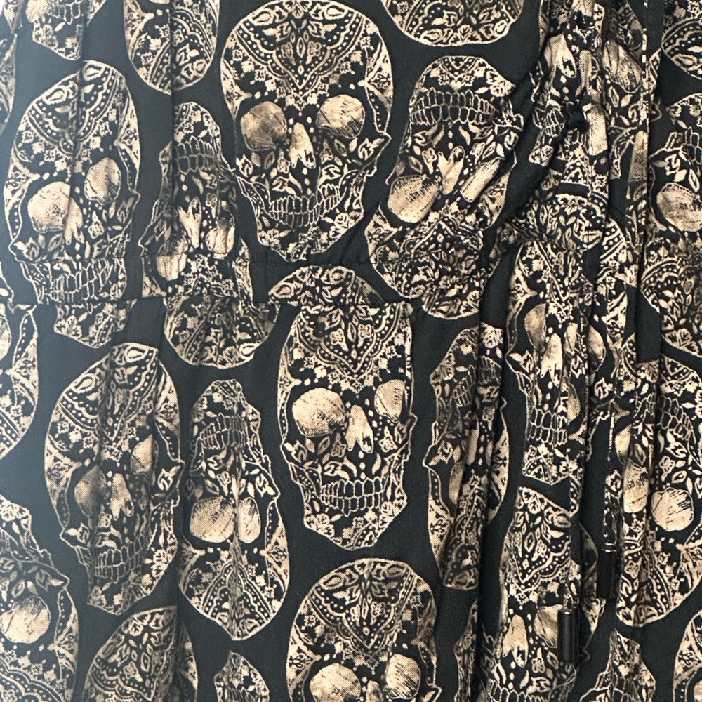 Torrid Black and Tan Patterned Blouse - Picture 7 of 9
